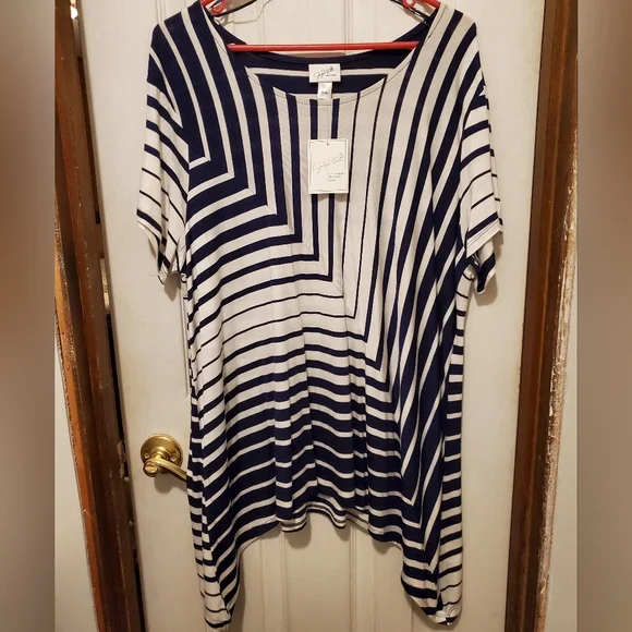 Short Sleeve Navy Blue and White Blouse - Picture 1 of 5